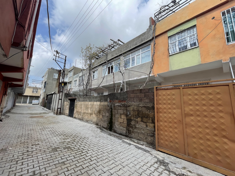 DİYARBAKIR ERGANİ'DE 2 KATLI SATILIK BİNA VE ARSASI BANKADAN
